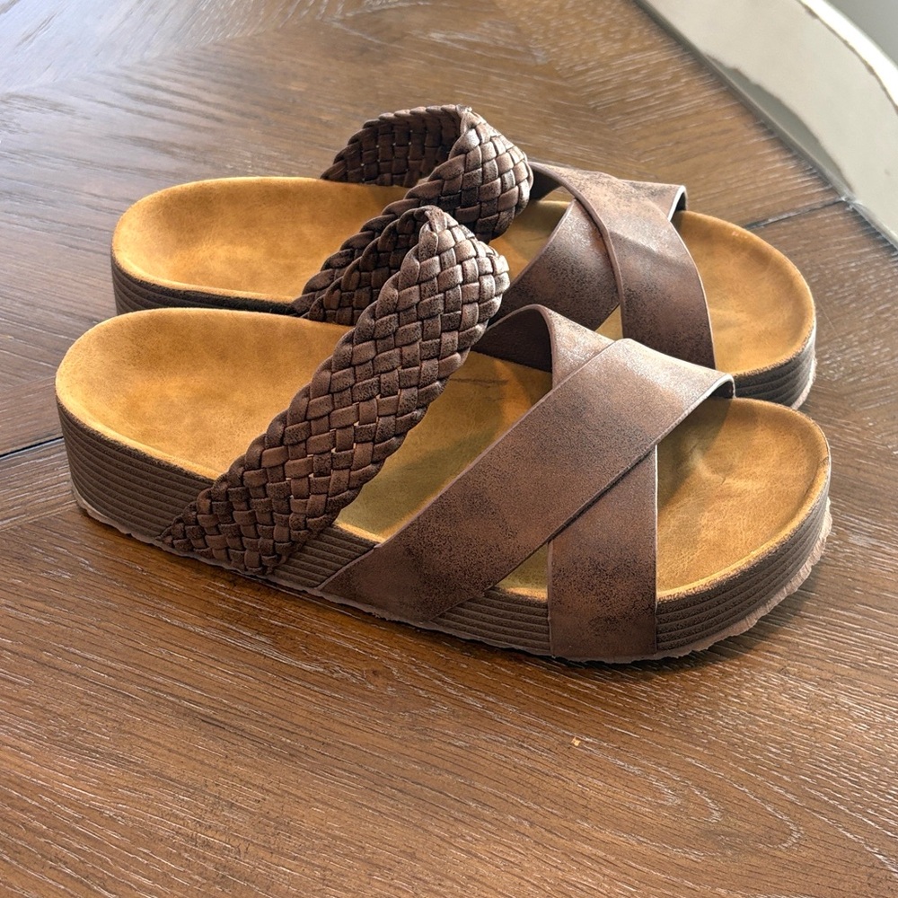 Womens resort braided cross strap platform brown sandals size 7